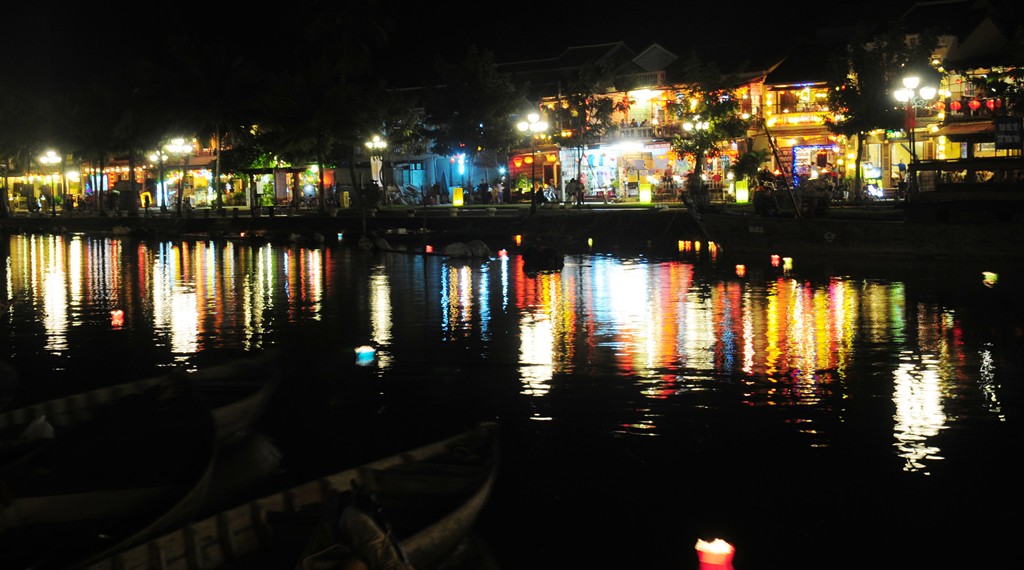 [-]Phố[-]cổ[-]Hội[-]An[-]bừng[-]sáng[-]chờ[-]đón[-]năm[-]mới